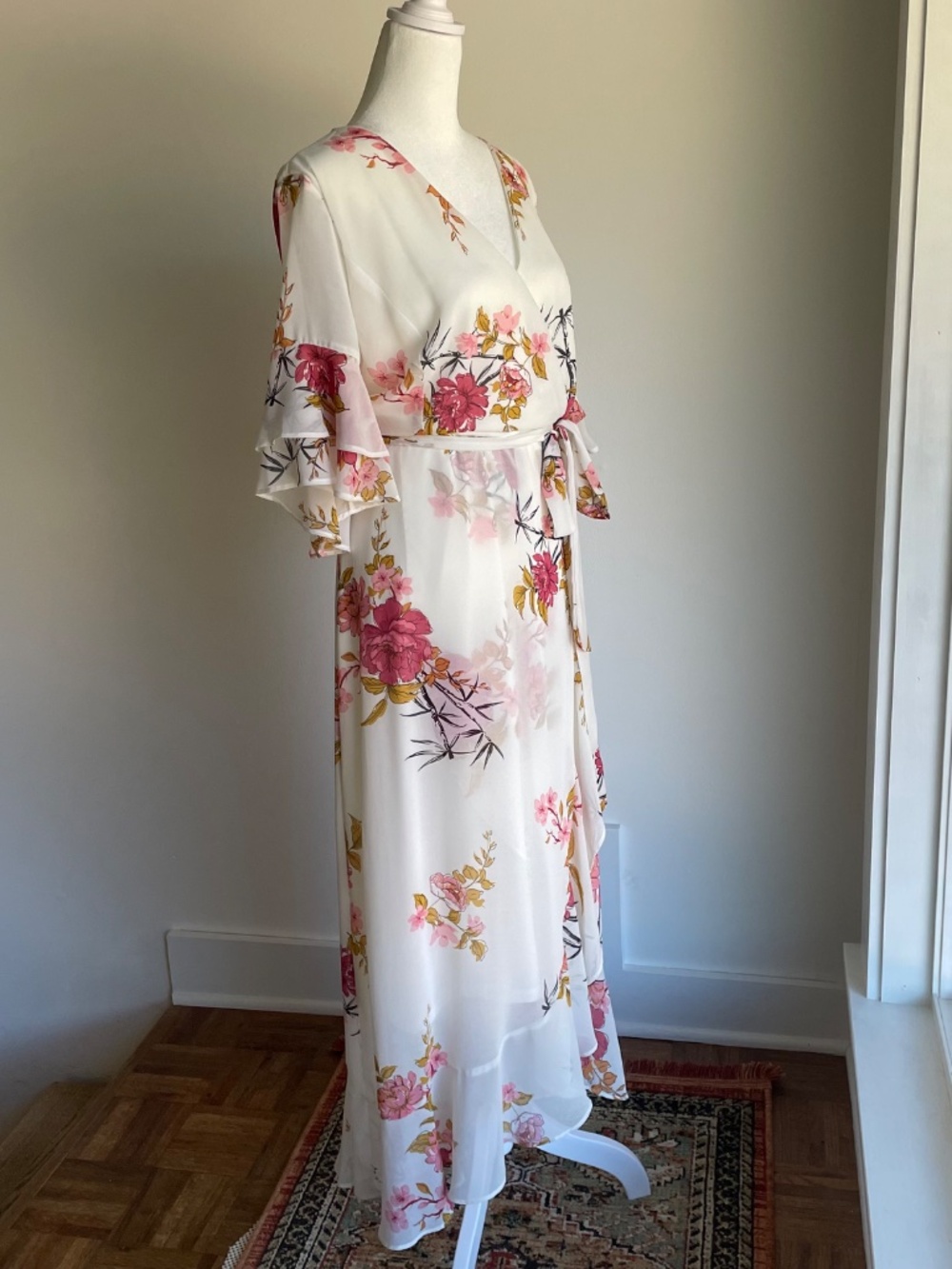 City Chic Floral Chiffon Flutter Sleeve Wrap Maxi-Dress in Pink & Cream, Size 16 - Picture 3 of 11